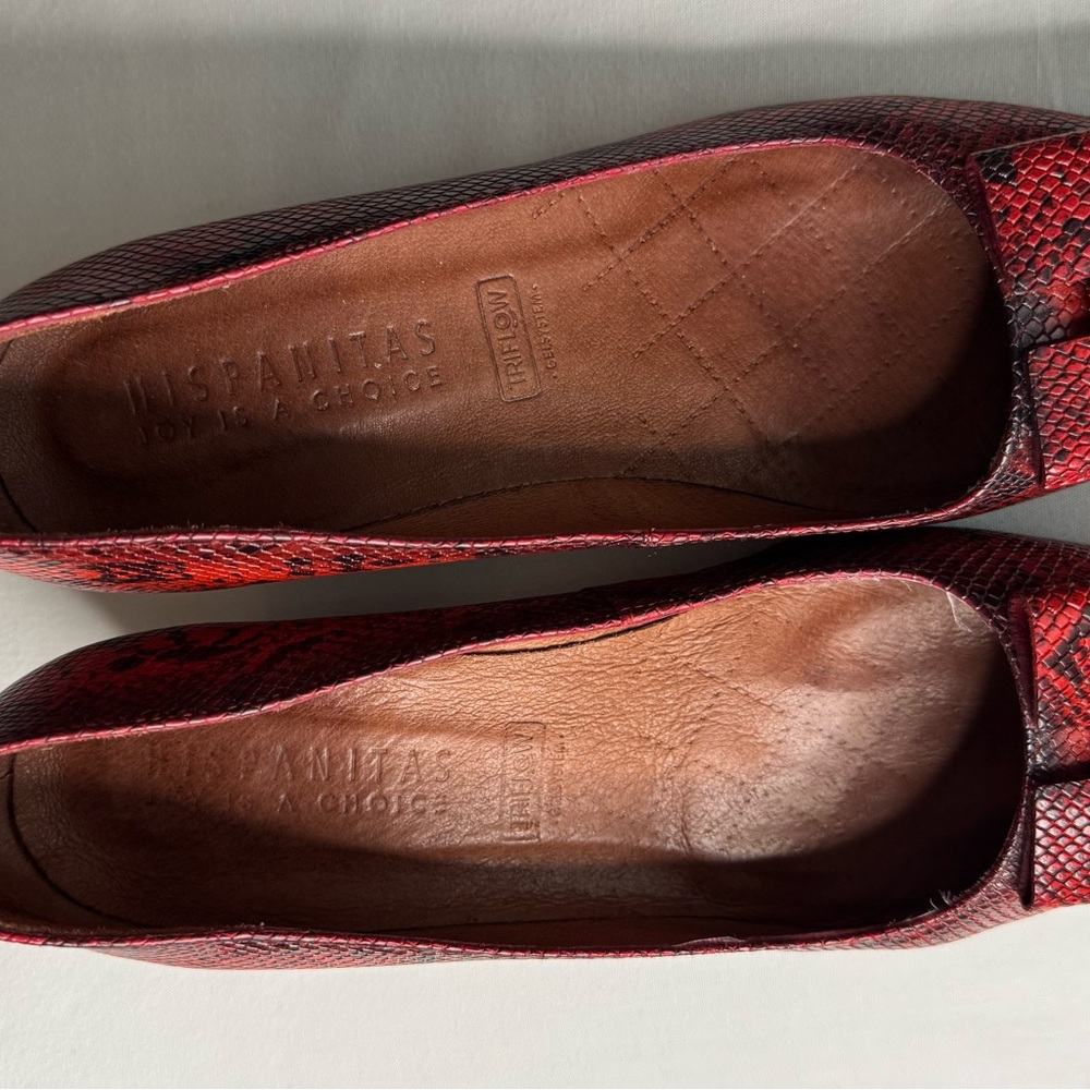Hispanitas Red Textured Flats